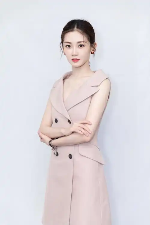 苗苗粉嫩甜美写真图片