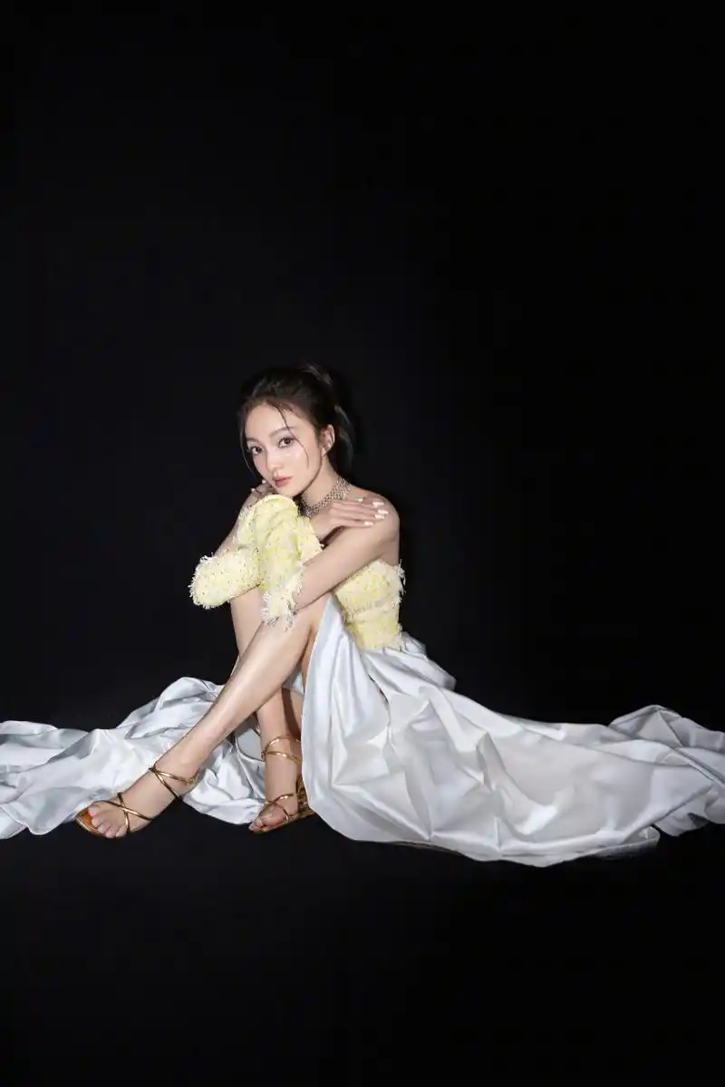 张韶涵  美腿玉足