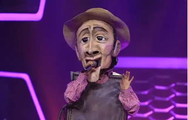 蒙面唱将史上最皮歌手摘掉面具后主持人惊呼你来干啥