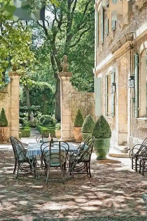 浪漫慵懒的法国人,造出的庭院竟和他们的性格大相径庭!