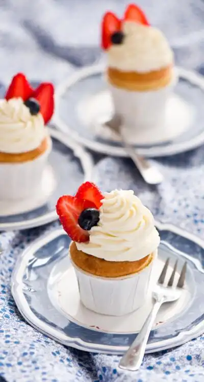 蓝莓草莓cupcake蛋糕,下午茶,甜品