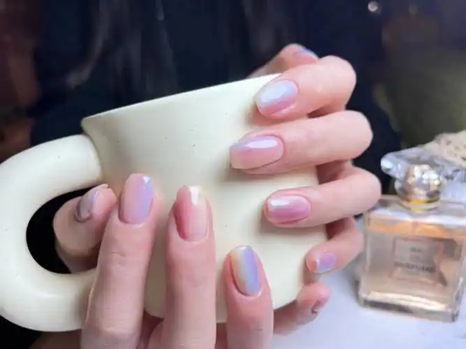 冰透晕染多色渐变美甲