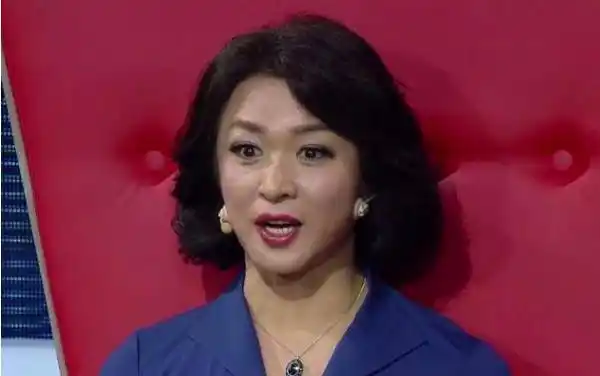 中国首位变性人金星,如今50岁落下后遗症,外国人老公处境尴尬_女人