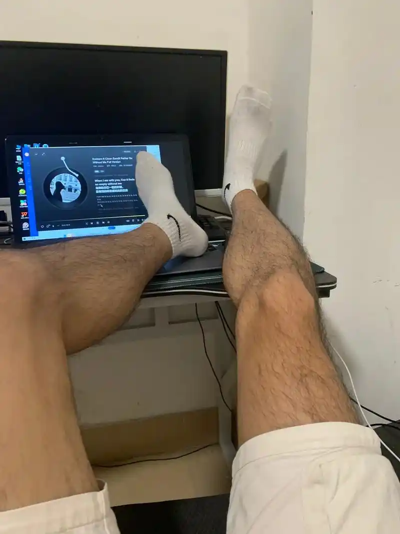 臭袜子🧦.#白袜子 #腿毛 #无处安放的小jio #无任何 - 抖音