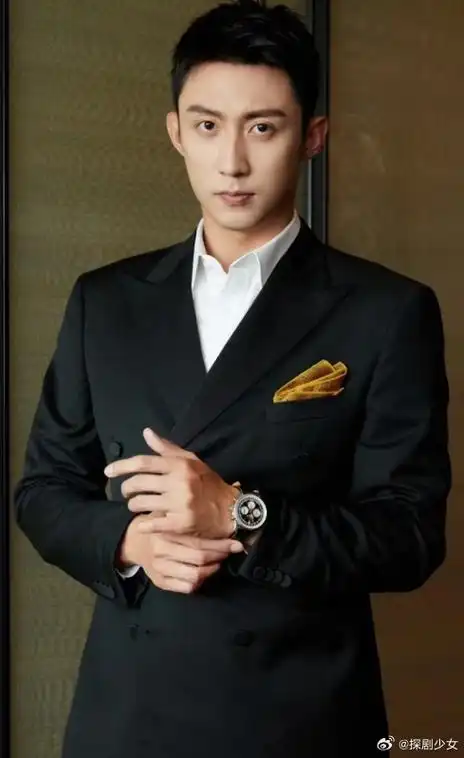 最适合穿黑色西装的男明星