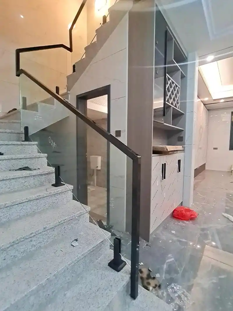 自建房4层楼完工～泳池夹玻璃楼梯扶手采用不锈钢拉丝无指纹4 - 抖音