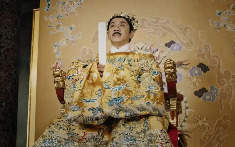 穿黄龙袍,在太和殿!