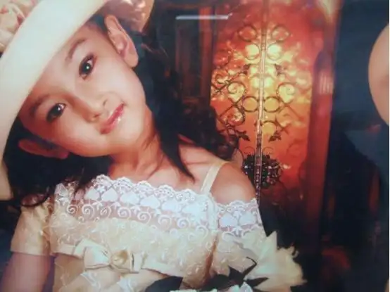 娱乐圈公认的整容都整不出的脸:8岁的宋祖儿,12岁的张柏芝