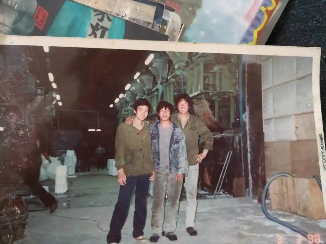 九十年代初深圳务工,看到这些老照片,有很多回忆和感慨!一晃三 - 抖音