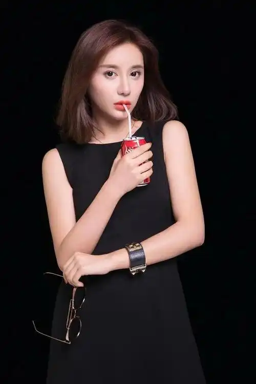 美娜最美篮球主播颜值性感迷人