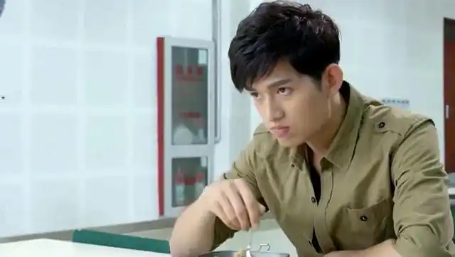 麻辣变形计:梁大魏被批评闷闷不乐 马丽怂恿关小迪送安慰