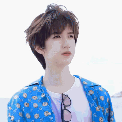 贺峻霖镜头下的宋亚轩##贺峻霖给宋亚轩拍的照片