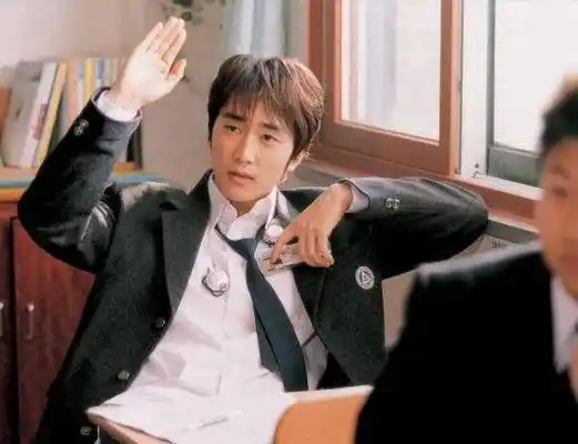 因《蓝色生死恋》爆红,与国民女神相恋,因逃兵役演艺事业下滑_宋承宪