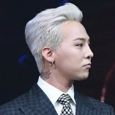 权志龙大背头发型