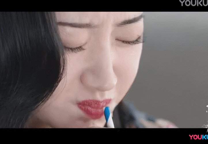 司藤没喝过这么多种饮料,但景甜喝过啊,结果她喝每种饮料愣是表情都不