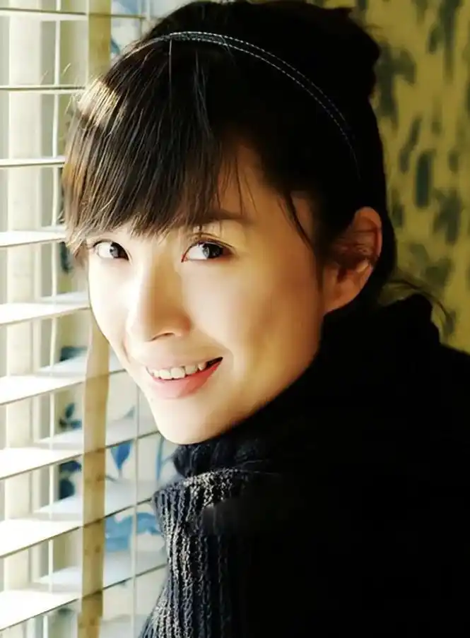 演员李佳个人资料:二婚嫁给初婚的靳东,高龄生子也幸福-韩剧网-最新