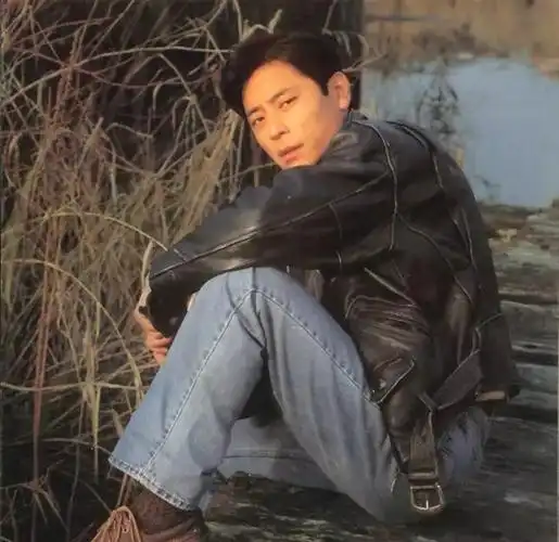 王杰:原生家庭给予他伤害,成名后嗓子被毒哑,再次复出已过气