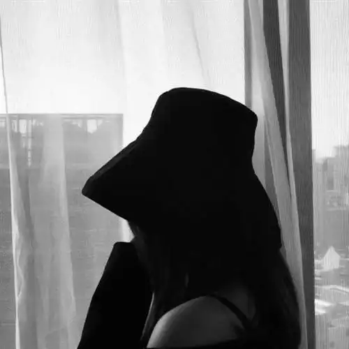 自讨没趣的女生都比较拽黑色女生头像霸气超拽个性