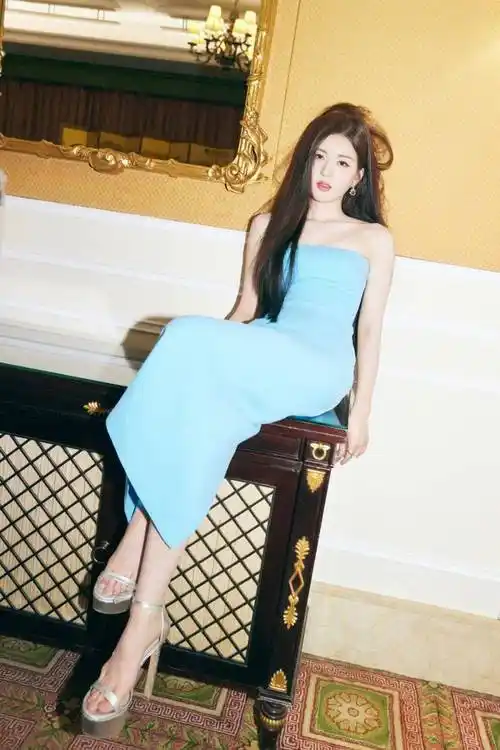 潮搭汇丨夏日百搭的一字带凉鞋_图片_来源_任敏