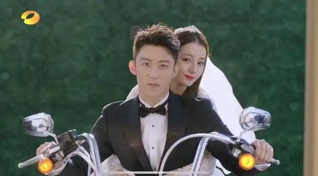 热巴黄景瑜又被锤遭狗仔点名年初还在一起工作室装瞎发挥稳定