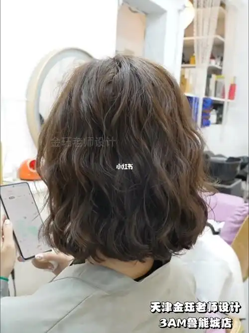 中短发蓬松芭比烫减龄港风短发烫发