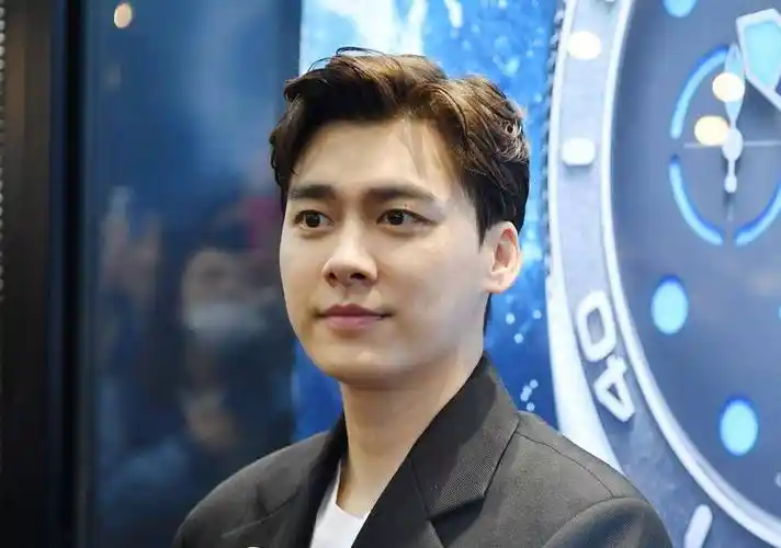 李易峰的浪荡情史,和他背后的12个女人_李多海_程小晋_胡海泉