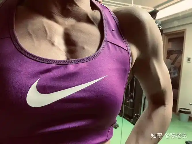 女性练出胸肌是什么样的?