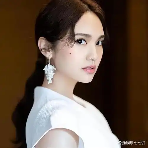 去哪吃饭砸哪的锅?多次为立场问题道歉,杨丞琳到底是蠢还是坏?