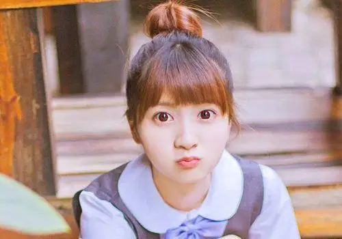 发型设计 学生发型 >> 校园女生刘海扎发不止马尾辫丸子头 2020年少女