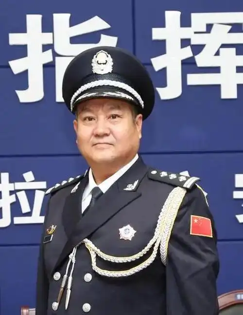 哪套警服是你们的最爱?_网易订阅