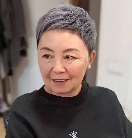 适合老年人的男人婆发型不烫不染又减龄清爽干练好打理