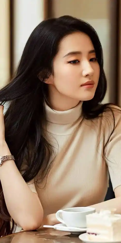 刘亦菲:清纯甜美,气质优雅