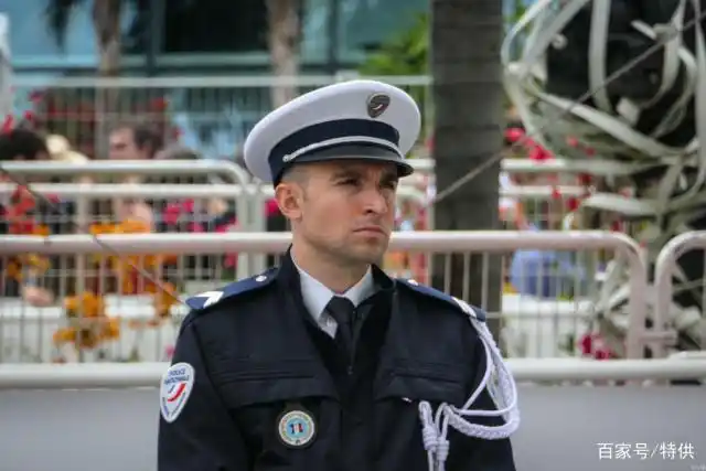 我眼中的法国的警察帅哥们