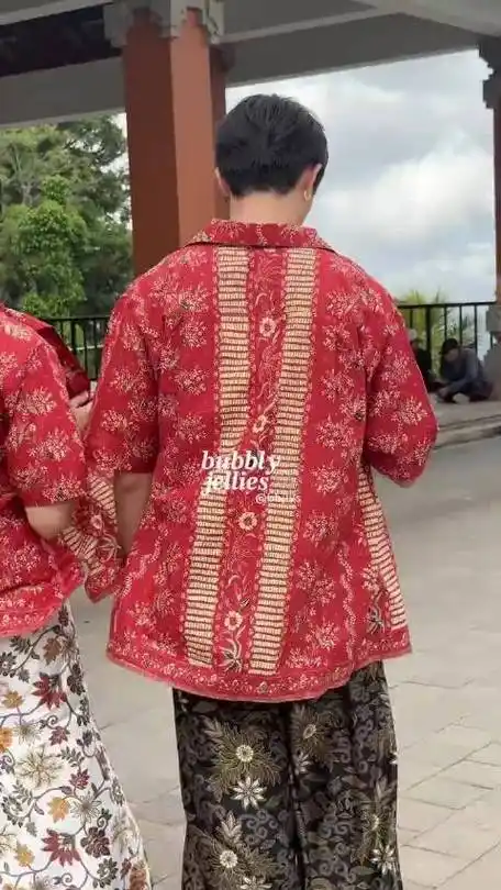 霸总携娇妻度假9215 边走边甩衣服 真的太娇了 logo