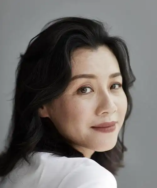 演员刘琳近照,她坚持不扮嫩,被大导演抛弃后,嫁普通老公获幸福_娱乐