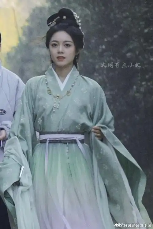 度华年的装扮不错!赵今麦的古装还挺有韵味的,造型楼,不定时更新