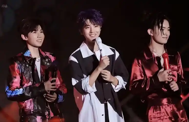 tfboys组合一经出道,就火遍全国,当初三个人一起登上国内著名综艺