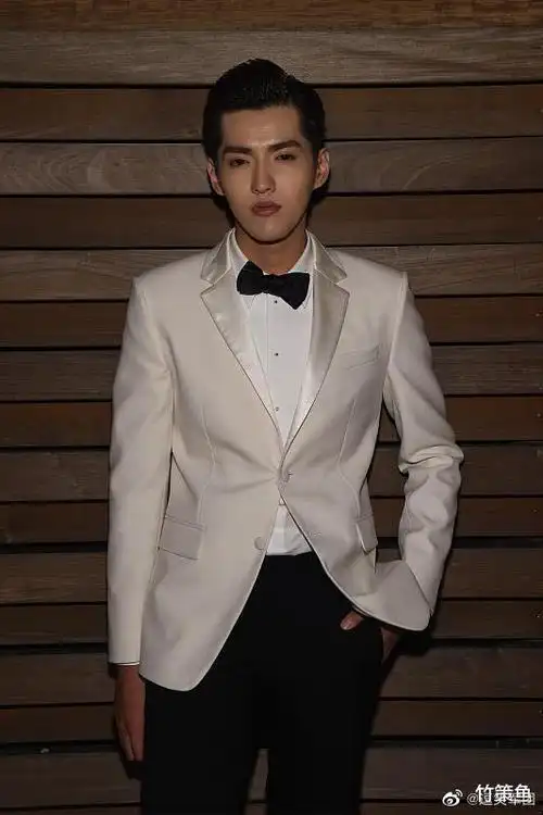 吴亦凡主动和赵丽颖打招呼这算是什么世纪同框啊