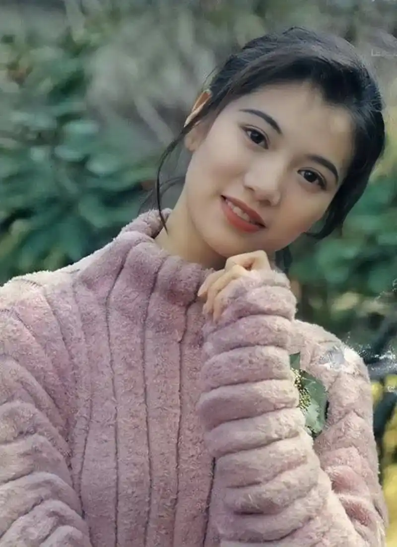 年轻时的袁咏仪太美了吧.
