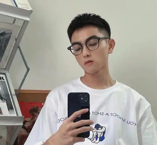 男生20岁以后发型别再乱剪了留这3款剪完潮流帅气显精神