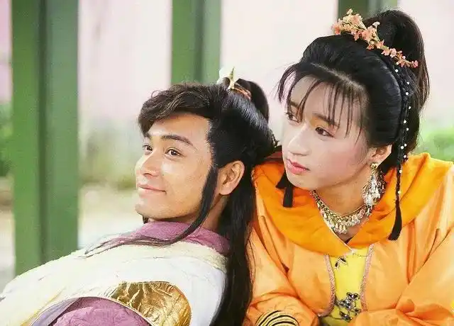 谁还记得由郭晋安,张卫健,杨羚主演的仙侠剧《日月神剑》,那个时候的