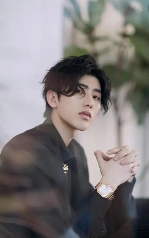 蔡徐坤黑色系时尚帅气写真,高清图片,手机壁纸