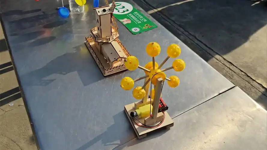 西簧乡中心小学小发明小制作作品展览