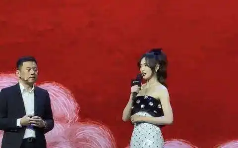 胡歌新剧唐嫣生了女儿阿黛尔近照关注这些事儿