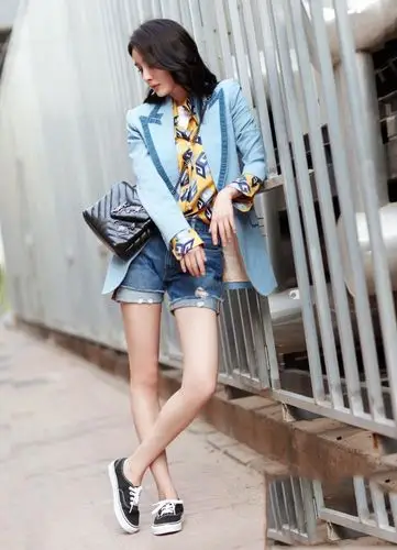 杨幂时尚休闲街拍图片_明星_美桌图片库