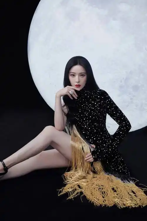 范冰冰穿恨天高高跟鞋出席活动,人美身材好,丝毫不像快40岁人_穿着