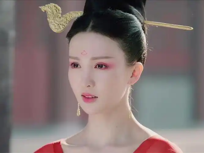 "鲜肉收割机"金晨:出道11年不红,她是如何一步步变成御姐的?