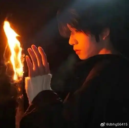 ""我的世界就应该围着我转"今日:男生头像头像超话#男生头像##氛围感