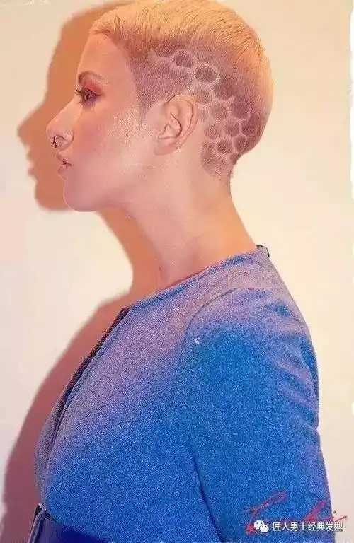 女生后脑勺半剃头发型大全,在后脑勺雕刻出个性的图案绝对让你刷爆