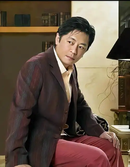 王杰炮轰张学友评价陈奕迅下毒事件为何扑朔迷离